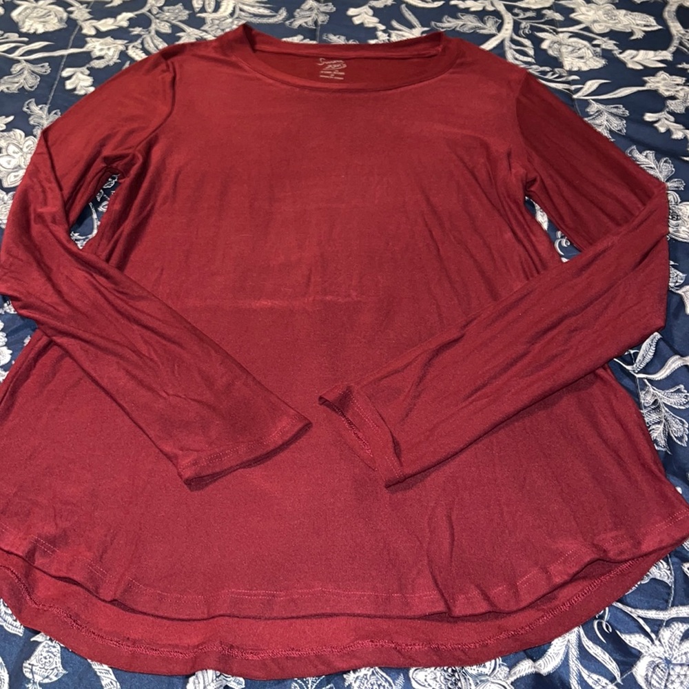 Burgundy long sleeve T-shirt very good condition